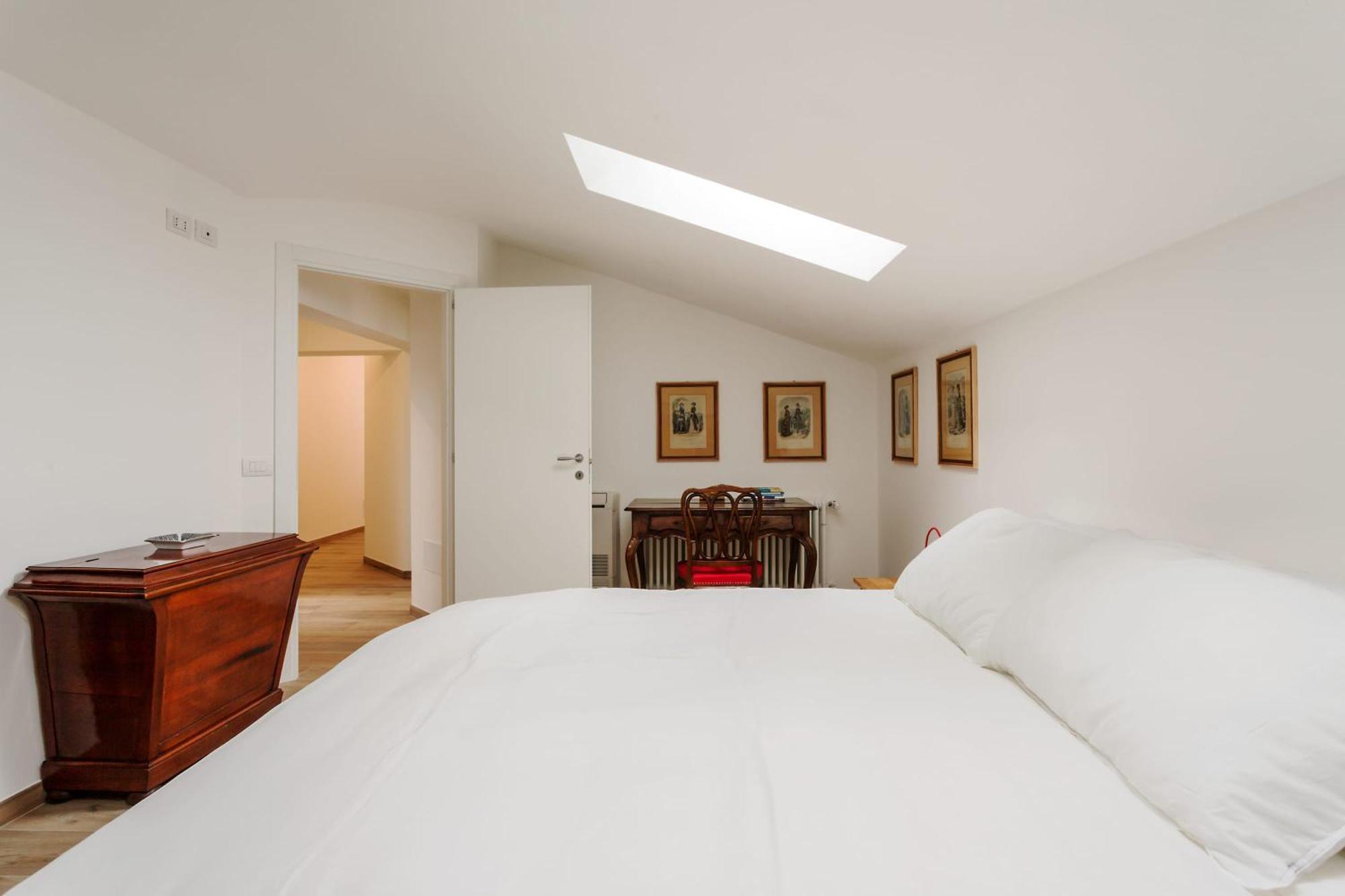 Amazing Flat With Big Terrace And Private Car Park Apartment เวโรนา ภายนอก รูปภาพ